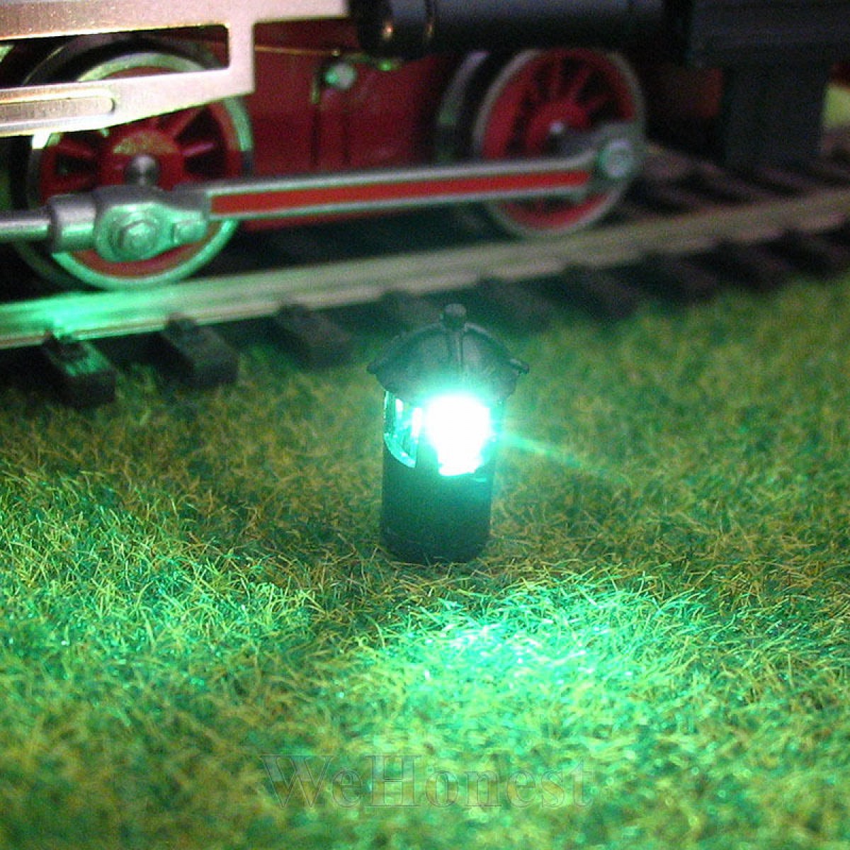      5 x  HO OO gauge lawn Lampposts Green + free resistor